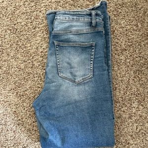 Buckle jeans!  in great condition and very flattering!